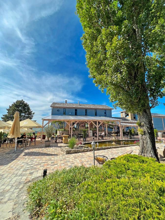 Hilltop Borbirtok & Etterem Hotel Neszmely Exterior photo